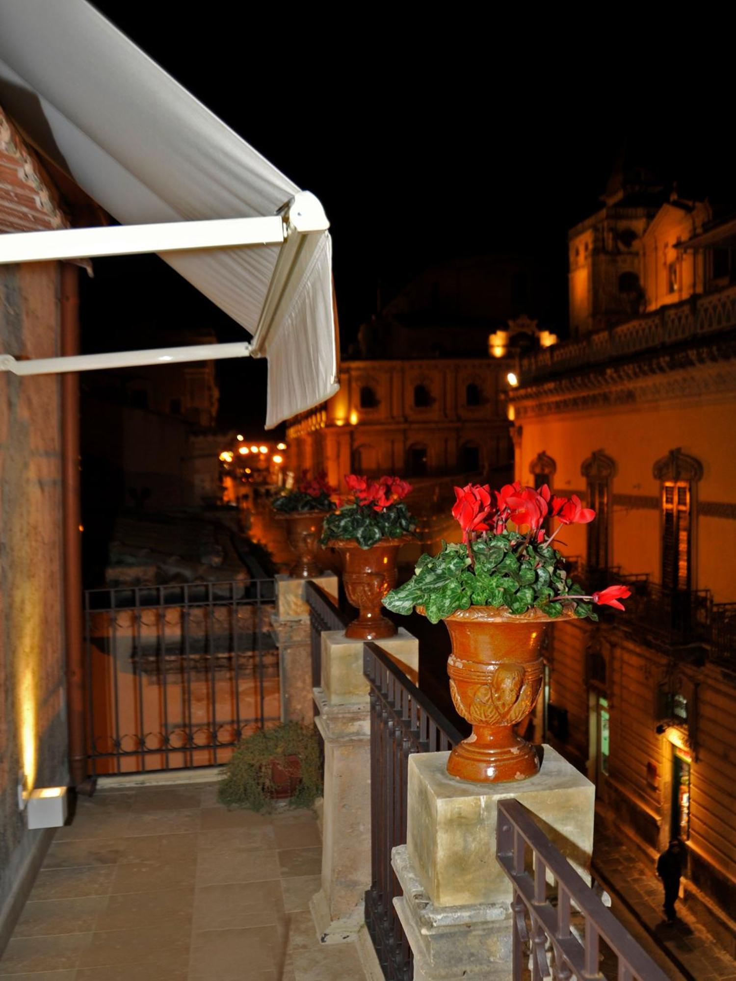 Hotel Porta Reale Noto Habitación foto